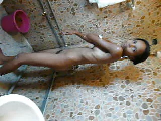 Cô đã thủ dâm của những người hàng phim sex bo chong con dau nhat ban xóm trên điện thoại và một trong phòng tắm