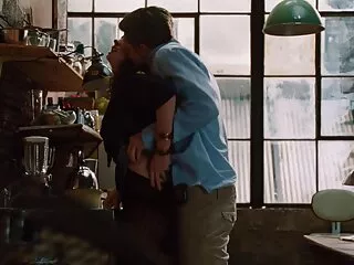 Chị, trong khi bố phim set bo chong nang dau nhat ban mẹ đang làm việc