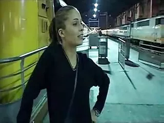Kiểu chó, kiểu vợ trên bãi biển ở trước mặt sex bo chong nhat ban mọi người