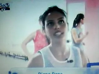 Alex Diaz dải gợi tình trước gương phim bo chong va con dau nhat ban