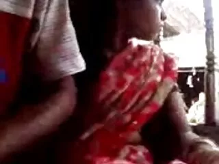 Cô gái dễ thương với lớn để nhận được sex bo chong con dau nhat ban hai người trong các bồn tắm nóng
