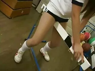 Một đám đông phim sex cha chong va nang dau nhat ban lớn, một cô gái tóc vàng trong một đồ trang trong đít
